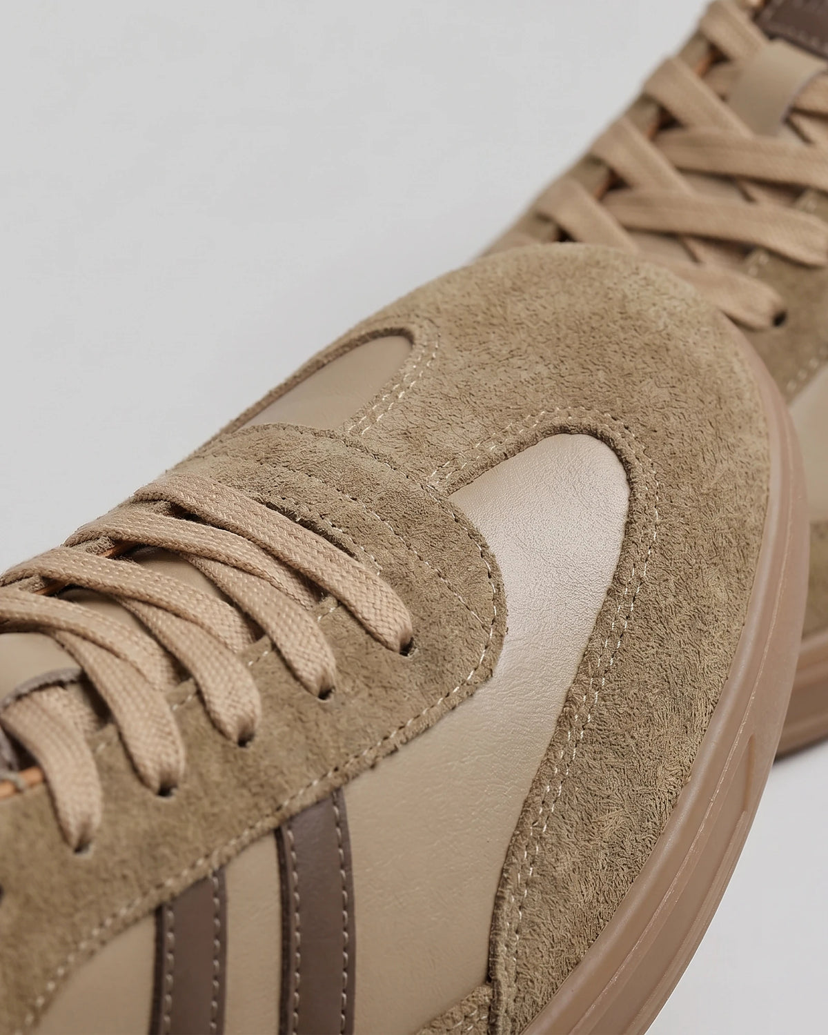 Retro Sneakers Men Cream Leather Suede Navy Gum Sole - Valedrian — view 11
